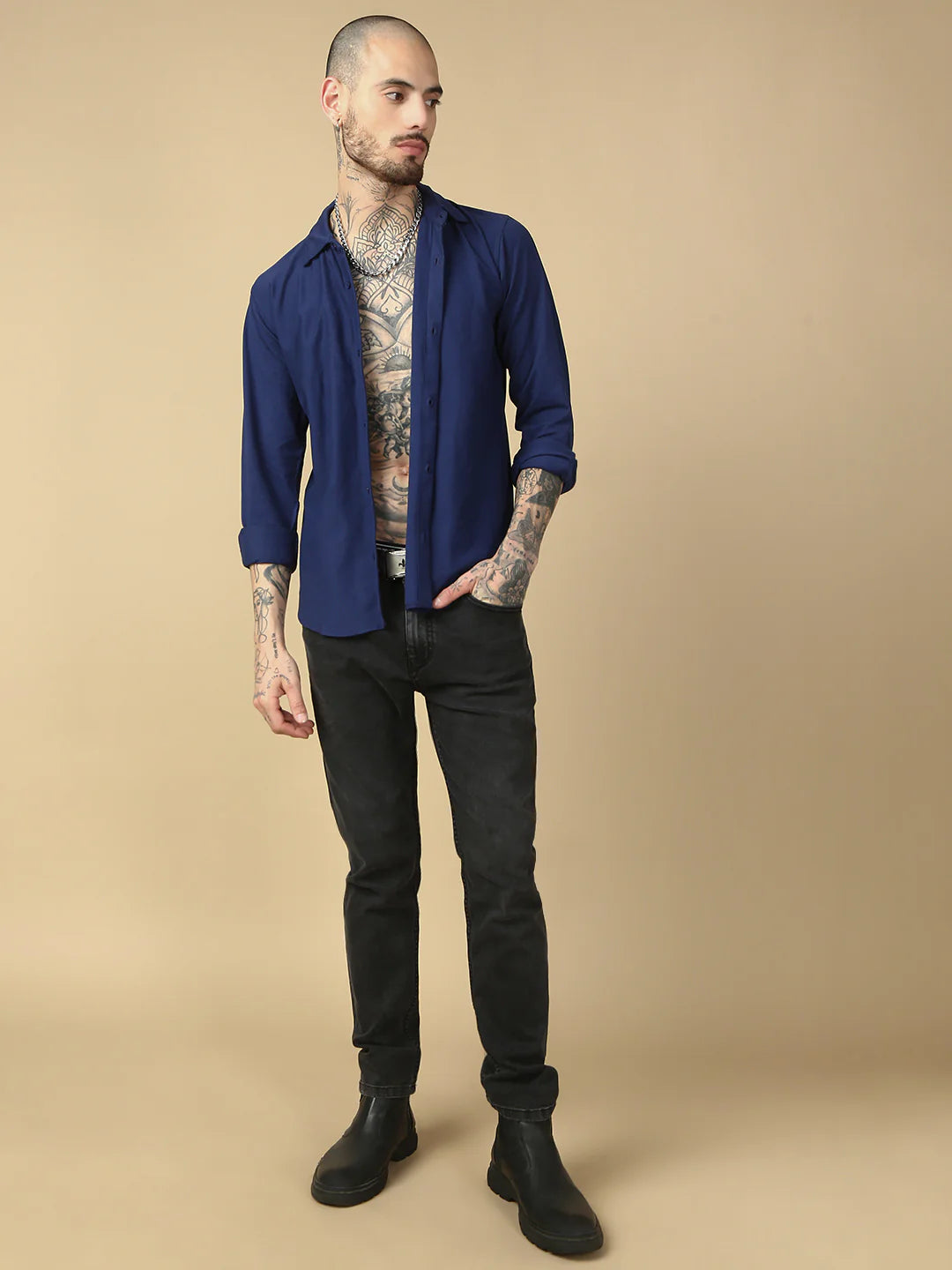 Necked Carbon Black Selvedge Slim Straight Stretchable Jeans