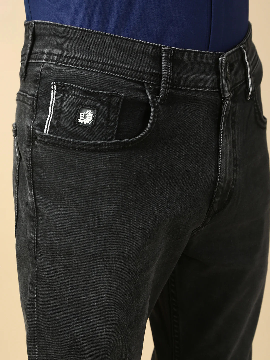 Necked Carbon Black Selvedge Slim Straight Stretchable Jeans