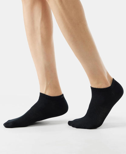 Jockey 7097 Men's Compact Cotton Stretch Low Show Modern Socks With Stay Fresh Treatment (Pack of 3)